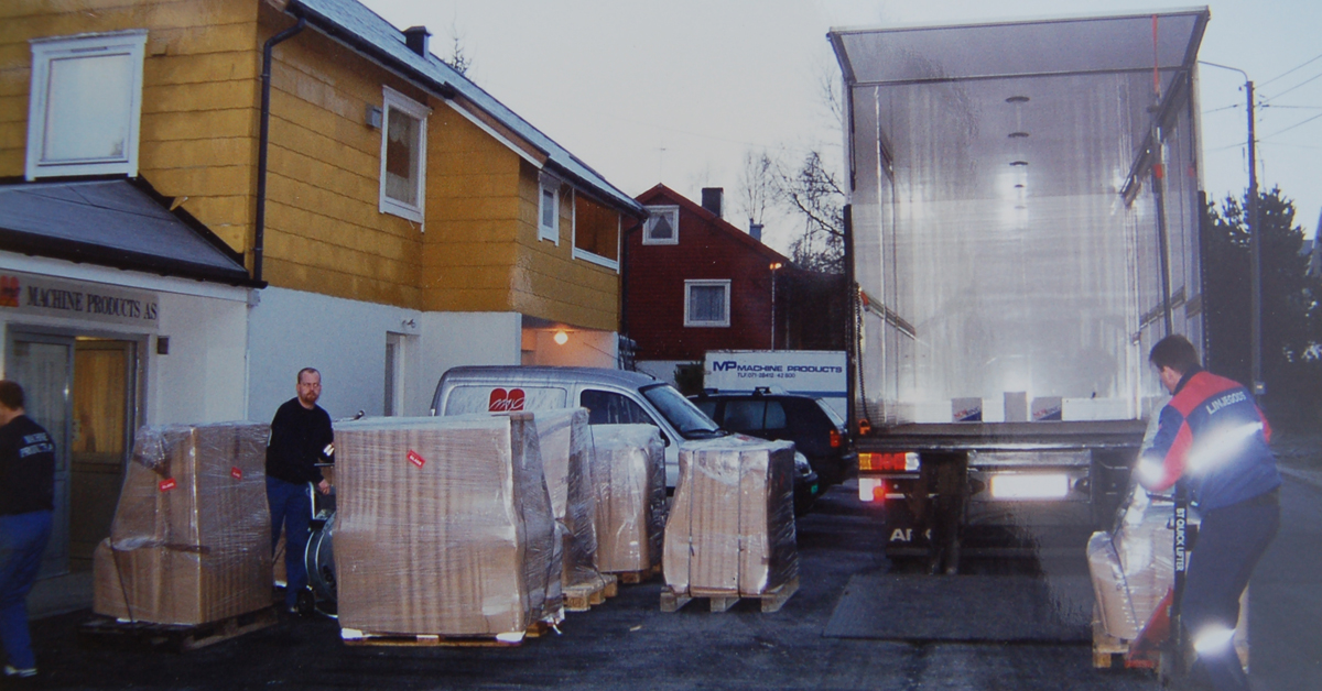 Nye varer klare til levering fra MP Storkjøkken sine første lokaler i kjelleren på et privathus i Fremmerholen i Ålesund.